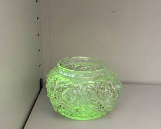 Vintage Gaudy Rose Glass Puff Box, Under UV light