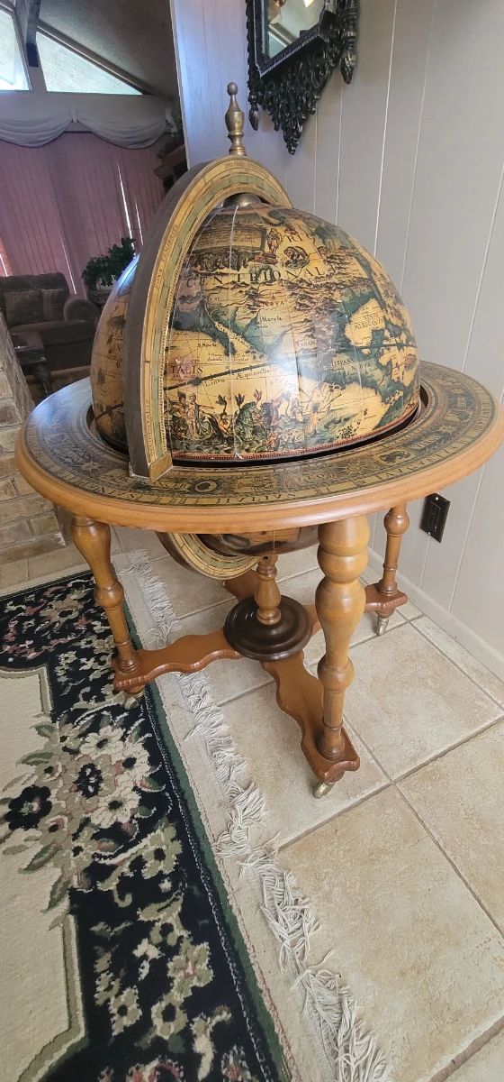 VINTAGE GLOBE BAR