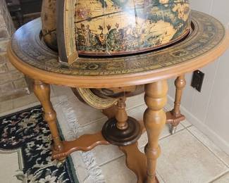 VINTAGE GLOBE BAR