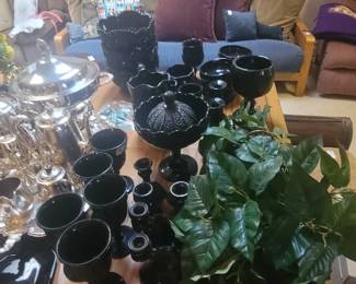 Vintage Indiana Glass cameo black / Diamond point