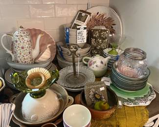 Crate & Barrel Wilder 16 Piece, Tea Kettle, Napkin Rings, Bowls