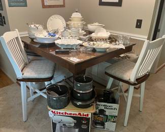 Oneida Flatware Set 
