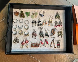 Earrings 