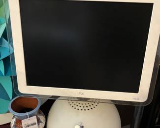 Terracotta Etched Vase, Apple Products