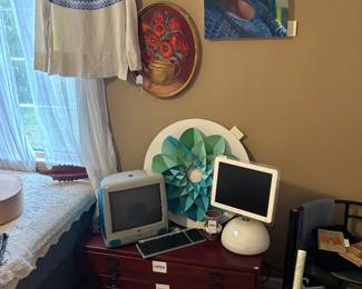 Art, Terracotta Etched Vase, Apple Products