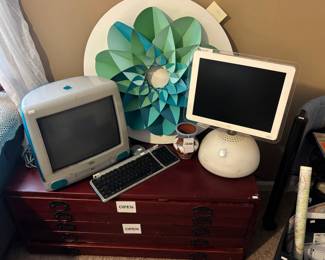 Terracotta Etched Vase, Apple Products 