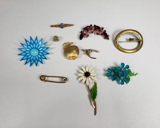 Vintage brooches, Edwardian brass buckle sash