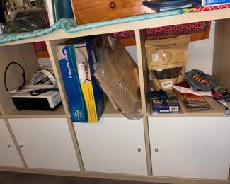 Pet items, projector, mechanical food supply bowl, pet bed