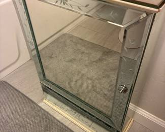 Mirror medicine cabinet