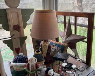 Primitive Christmas decor