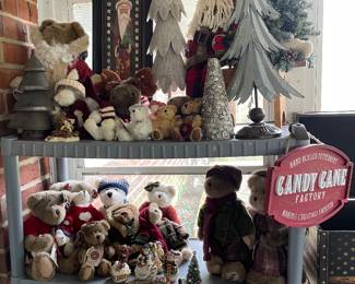 Boyd Bears, Christmas decor