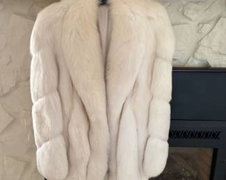 Beautiful Fox fur.  Great shape no shedding. 