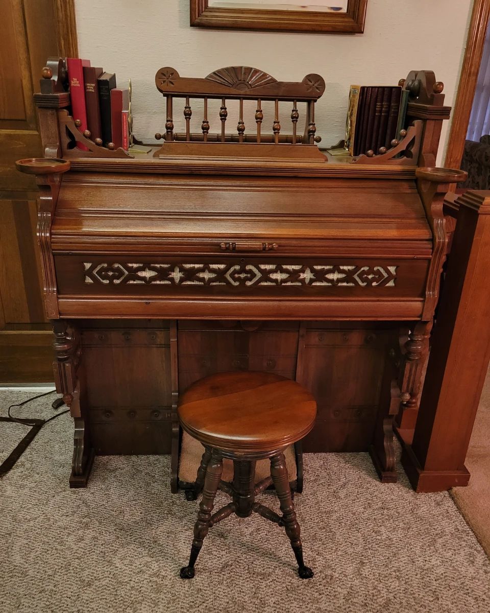 1800's pump organ