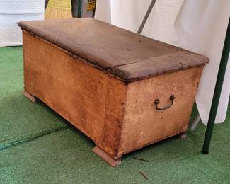 Old storage box/toy chest
