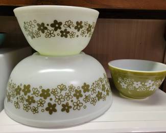 Pyrex bowls