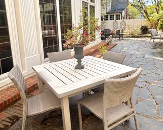 Summer Classics Patio table with chairs