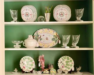 Limoges, Majolica, Pottery from Italy, Lalique, Herend, Tea caddies from 1800'sorm