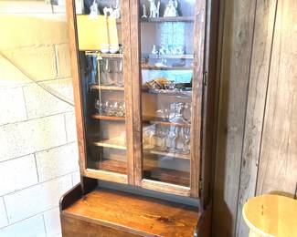 pine cabinet (display cabinet)