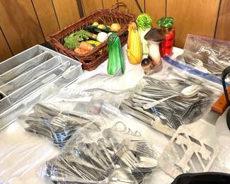 sets of stainless silver ware 