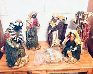 Large nativity with box