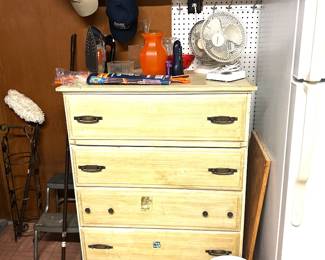 chest of drawers