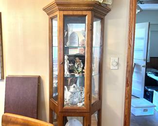Wall curio cabinet