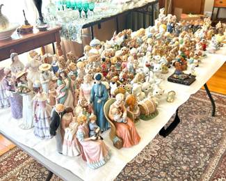 Table of Homeco figurines