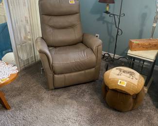 Rotating recliner, pouf