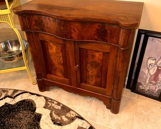 Flamed mahogany cammode