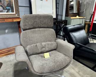 Knoll Swivel and Reclining High Back Chair Orlando Estate Auction