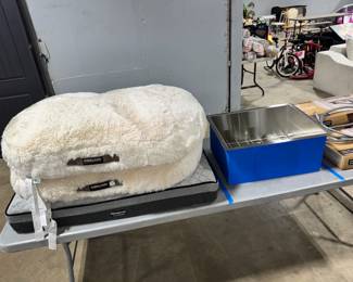 New Dog Beds, Sinks and Faucets Orlando Estate Auction