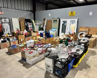 Box Lots of Misc Household Items, Decor and Collectibles Orlando Estate Auction