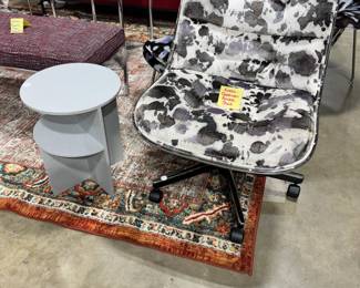 Knoll Saarinen Armless Chair and Side Table Orlando Estate Auction