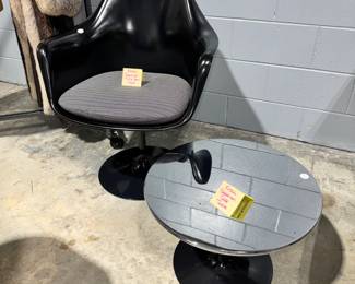 Knoll Saarinen Tulip Arm Chair and Side Table Orlando Estate Auction