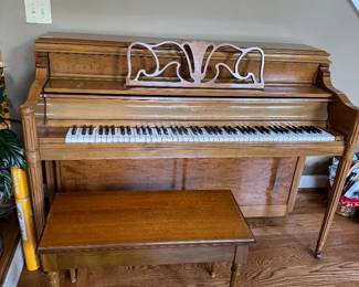 Upright piano