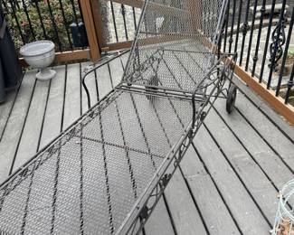 outdoor chaise lounge