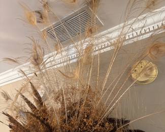 Dried flowers arrangement with feathers