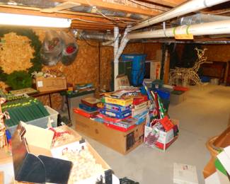 X-mas, games, xmas trees in back corner