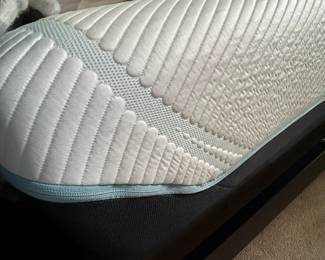 Detail on Tempur-Pedic mechanical mattress