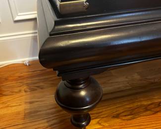 Detail on butlers table