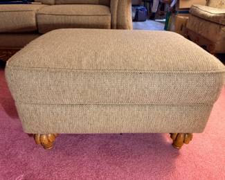 34 BassettFurnitureOttoman