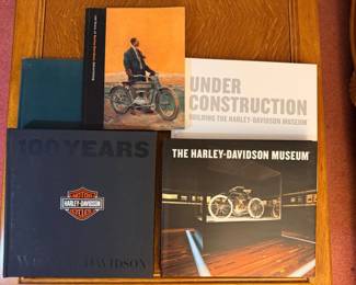 31 5HarleyDavidsonClassicMotorcyclesCoffeeTableBooks