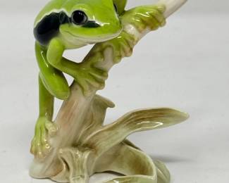 269 VintageGoebelTreeFrogPorcelainFigurineFromWestGermany