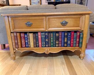 32 BassettFurniture2DrawerSofaTable