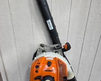 257 STIHLBR600MagnumProfessionalGasolinePoweredBackpackBlower