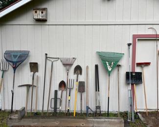 247 LotsofLawnGardenMaintenanceTools