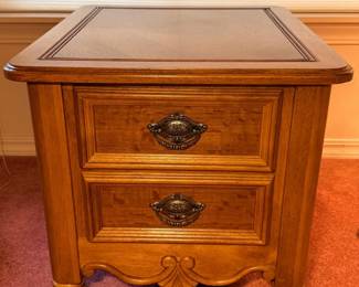 35 2BassettSabinasOakCollectionSideTablesNightstands