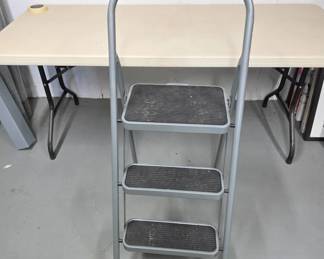 Folding Gorilla Ladders Step Stool