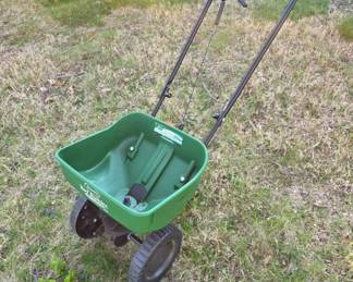 Scotts Turf Builder Mini Broadcast Spreader