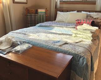 queen bedframe & linens